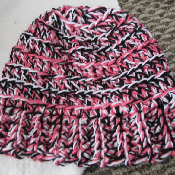 Must Bundle - New Handmade Chunky Winter Beanie - Picture 8 of 8